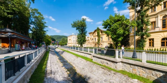 Ranking sanatoriów w Krynicy-Zdroju – najlepsze miejsca na rehabilitację Ranking sanatoriów w Krynicy-Zdroju – najlepsze miejsca na rehabilitację