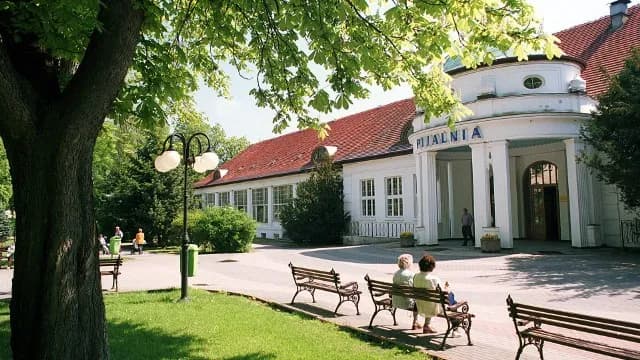 Opinie o sanatoriach NFZ w Kudowie-Zdroju: co mówią pacjenci? Opinie o sanatoriach NFZ w Kudowie-Zdroju: co mówią pacjenci?