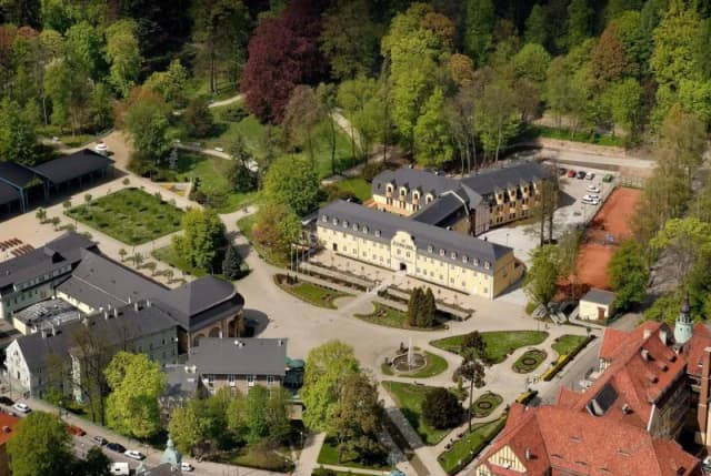 Sanatorium miłości w Polanicy-Zdroju: Emocje, przygody i relacje Sanatorium miłości w Polanicy-Zdroju: Emocje, przygody i relacje